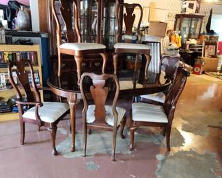 Thomasville table and 6 chairs