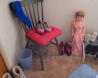 $10 - wood chair - Saturday 