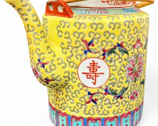 Chinese Jingdezhen Mun Shou Teapot, 1970s