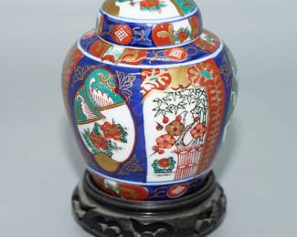 Gold Imari Kinrande Ginger Jar w/ Stand