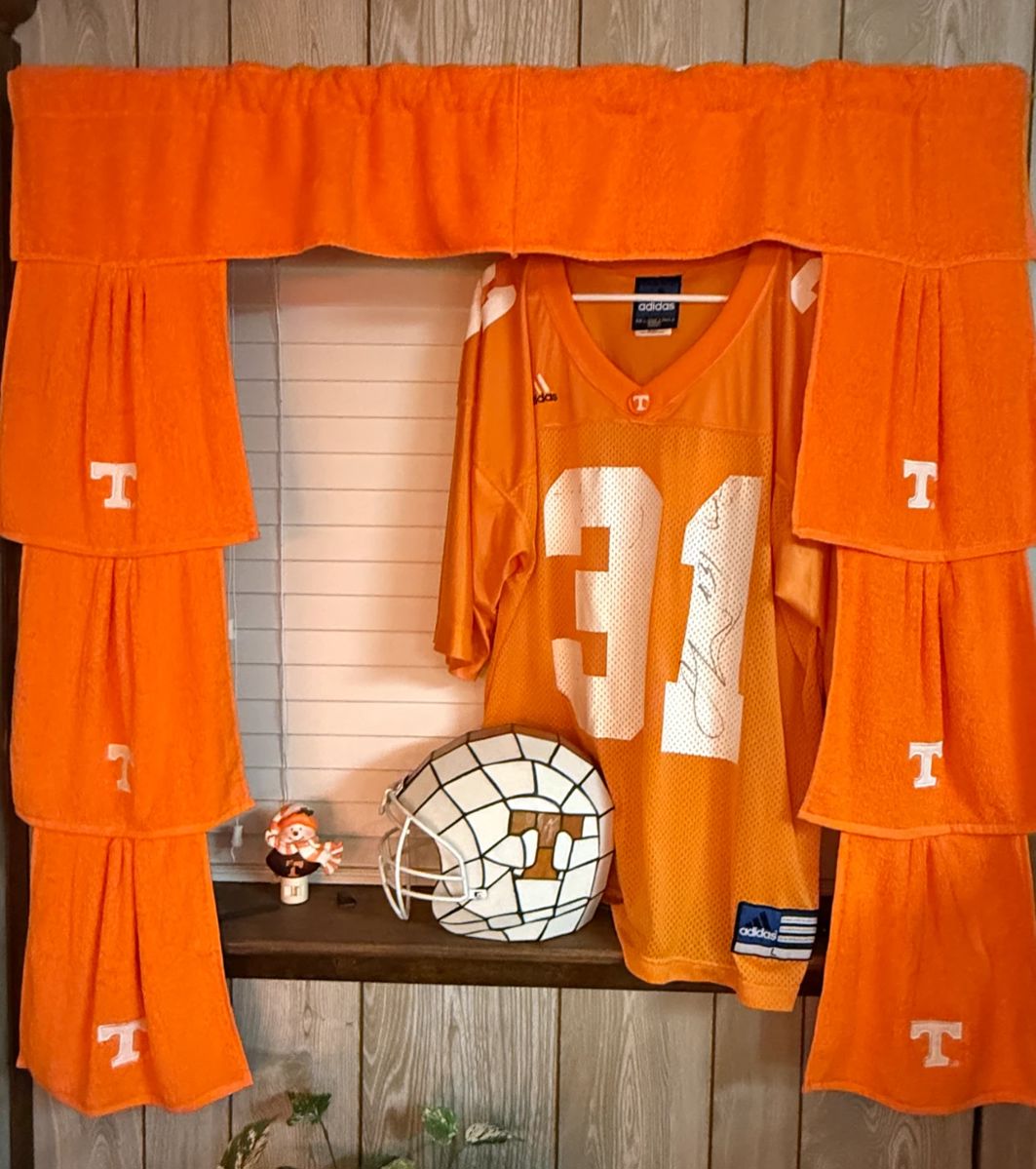 UT Vols curtains, stained glass helmet lamp and jersey signed by Jamal Lewis #31