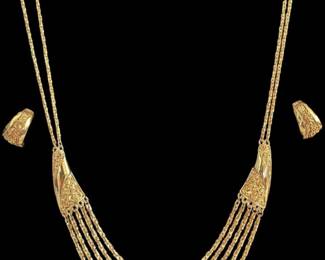 Vintage Trifari Gold Tone Jewelry Set