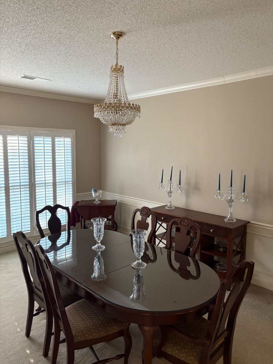 Near Perfect condition oval table with 6 chairs (2 arm chairs). Two large leaves. Table has glass protective top.