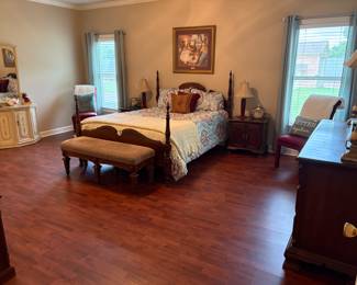 Pensilvania house queen bed new memory foam mattress two night stands and dresser with mirrors