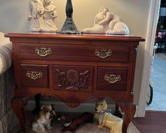 Small dresser or accent table, mahogany. Perfect condition
