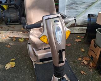 Pride legend scooter/amigo