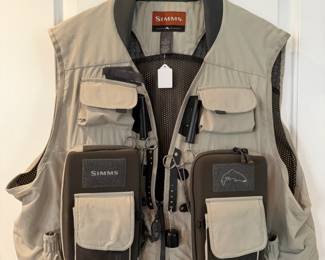Men’s barely used Simms decked out fly fishing vest