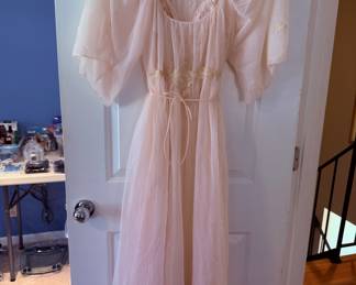 Vintage Beau Monde peignoir, size Small