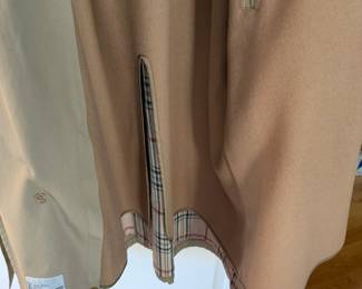 Very nice and barely used men’s vintage Brooks Brothers trench coat