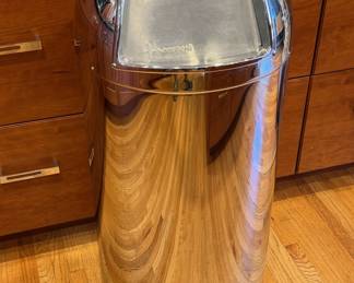 Mid Century Lawson chrome “Torpedo” trash can in excellent vintage condition.  Original can liner appears to never have been used