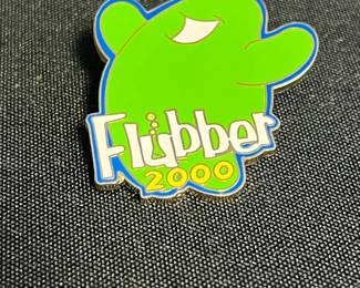Vintage 2000 Disney “Flubber” Limited Edition Pin #212/500
Limited edition Disney pin featuring the 1997 film Flubber starring Robin Williams. This collectible enamel pin was released in 2000 and is individually numbered #212 of 500, making it a rare early Disney pin release from the modern trading era.

• Limited Edition: #212 of 500
• Year: 2000
• Vibrant enamel design with metal backing
• Official Disney pin with original stamp
• Please see pictures for measurements & condition
