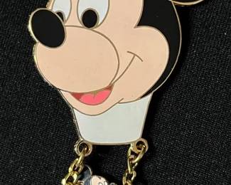 Disney Mickey Mouse Hot Air Balloon Pin – Limited Edition of 10,000 (Year 2000)
Colorful Disney Limited Edition enamel pin featuring Mickey Mouse soaring in a cheerful hot air balloon. A large & beautifully detailed piece from the Year 2000 Millennium Celebration series—measures an impressive 3 inches long!

• Limited Edition of 10,000
• Stamped 2000 on back
• Vibrant enamel with gold-tone metal backing
• Standard Mickey-head pin clasp
• Please see pictures for measurements & condition
