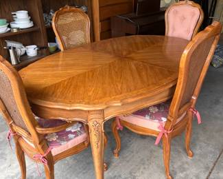 $660. beautiful 67" table with 2 leafs and 4 chairs