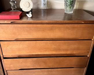 $20  Solid Wood Dresser (36x44)