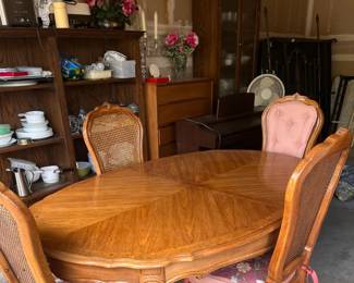 Reduced . $500. beautiful 67" table with 2 leafs and 4 chairs