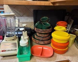 Blender, food choppers, Tupperware, dishes, Texas Ware