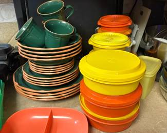 Tupperware, dish set