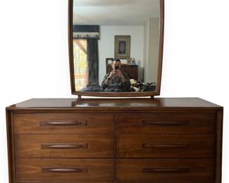 Broyhill Emphasis Mid-Century Modern Six-Drawer Dresser with Mirror
