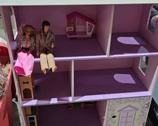 DOLL HOUSE