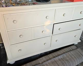 DRESSER