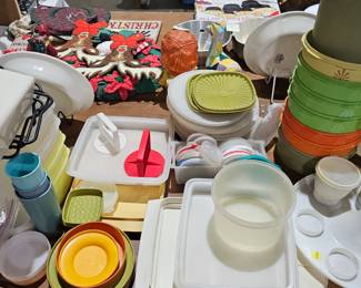 TUPPERWARE LOT