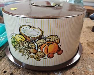 METAL VINTAGE CAKE TAKER PLATE