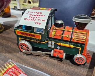 VINTAGE MODERN TOYS JAPAN TIN TOY