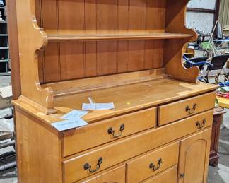 HUTCH / CHINA CABINET