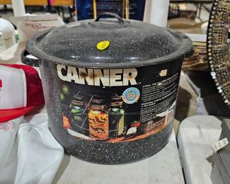 ENAMEL POT / CANNER