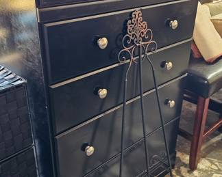 CHEST OF DRAWERS