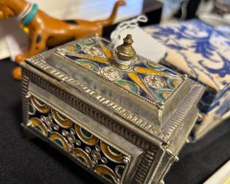 Several inlaid and vintage boxes 