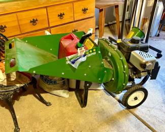 Leaf/compost chipper