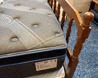 Like-new twin mattress set