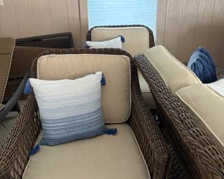 Frontgate Swivel Chair with cushions & Cover