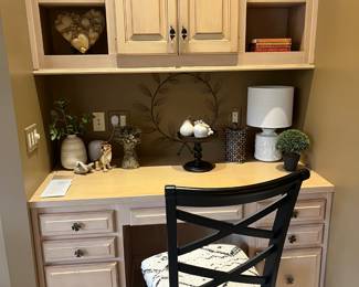 Accessories in Desk area.