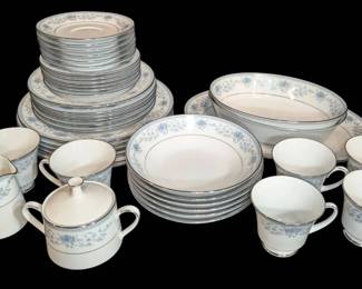 Noritake Contemporary Blue Hill China Set