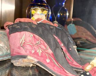 Japanese Geisha shoes.  Ouch.