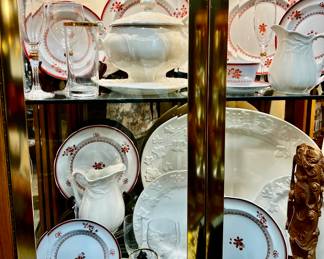 Spode Gloucester china, 12 four piece place settings plus additional serving pieces
