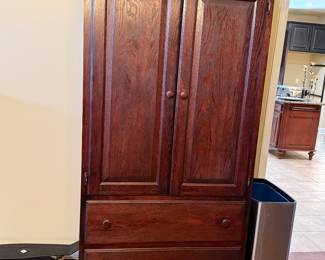 #4	Armoire 37x18x72	 $100.00