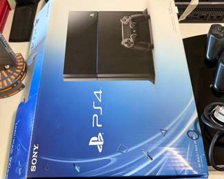 #90	PS4 Game Console	 $100.00 	WORKS!