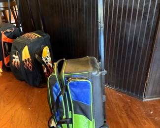 #29	Pyramid rolling bowing case and 2 balls	 $80.00