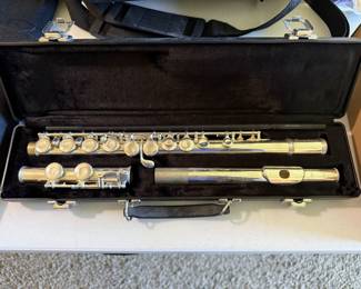 #83	Gemeinhardt 2SP flute with case	 $75.00