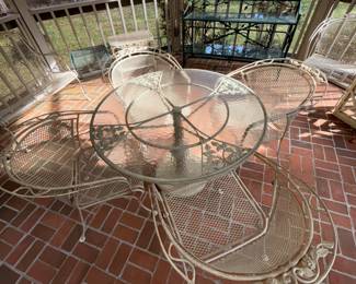 Full set of outdoor furniture! Vintage Beautiful metal mesh table and chairs