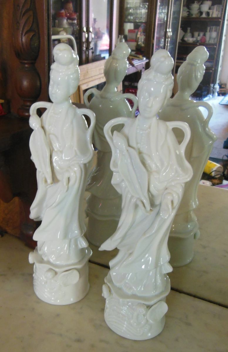 pair porcelain Chinese figures