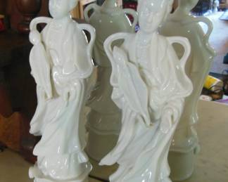 pair porcelain Chinese figures