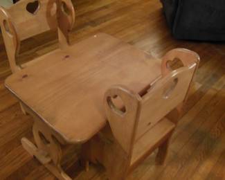 childs table and chairs