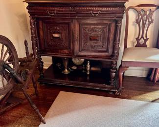 Antique spinning wheel