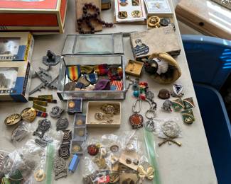 Military pin buttons 