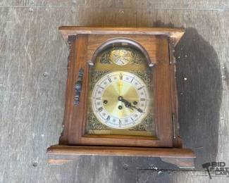 4016 Tempus Fugit Mantle Clock