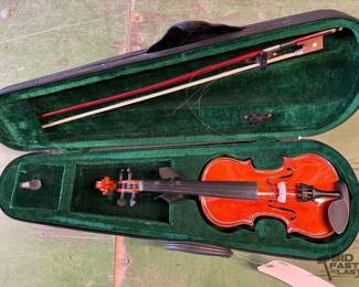 6088  Violin with Carrying Case